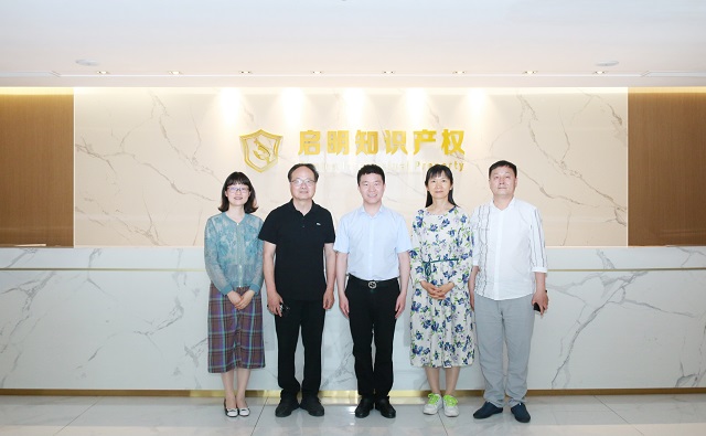 嘉興市商務(wù)局、民建嘉興市委會(huì)領(lǐng)導(dǎo)一行蒞臨公司指導(dǎo)工作
