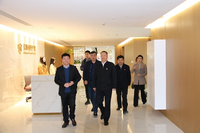 嘉興市常務(wù)副市長(zhǎng)、經(jīng)濟(jì)技術(shù)開發(fā)區(qū)黨工委書記陳利眾蒞臨公司指導(dǎo)工作