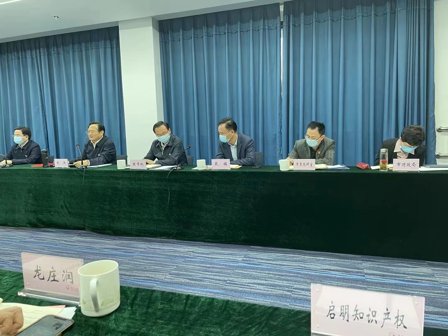 嘉興市委書記張兵調(diào)研服務(wù)業(yè)，我司總經(jīng)理沈杰做代表發(fā)言